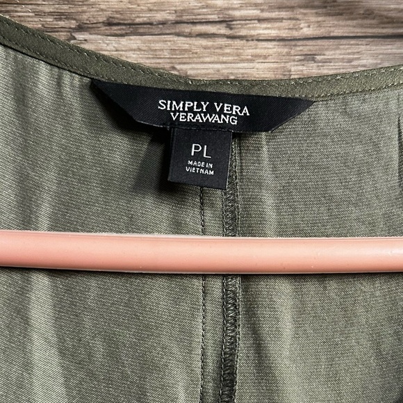 Simply Vera Vera Wang V-Neck Olive Tank Top - Picture 5 of 6